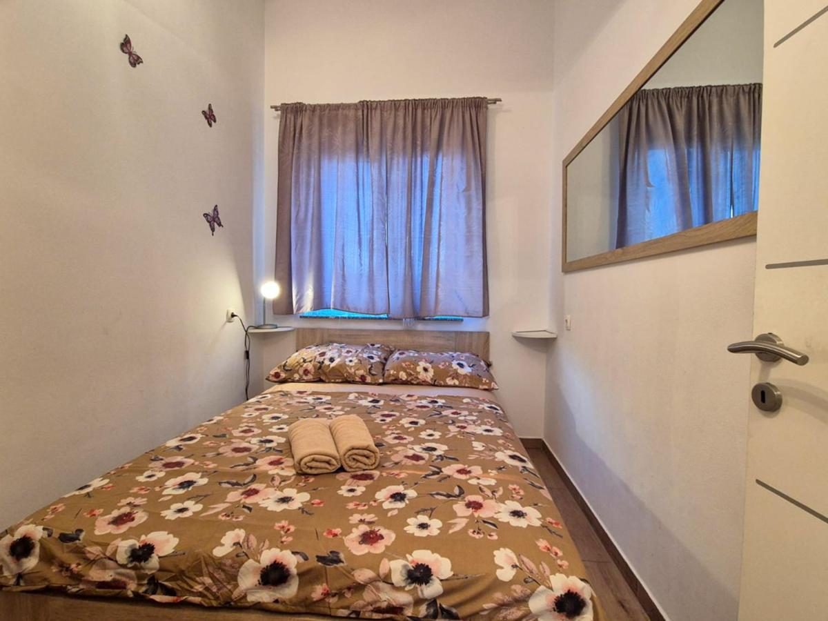 Apartman Meghan Pola Esterno foto